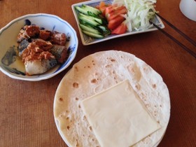 サバ缶ブリトー