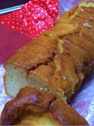 フィナンシェ風アーモンドパウンドケーキの写真