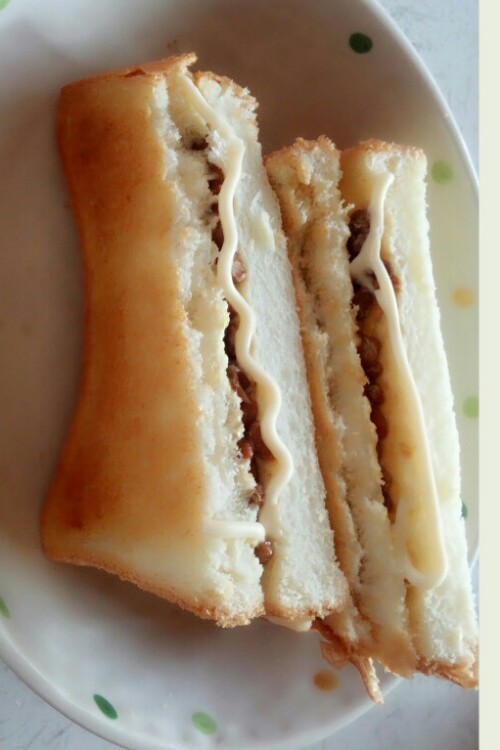 マヨ納豆ホットサンドイッチの画像