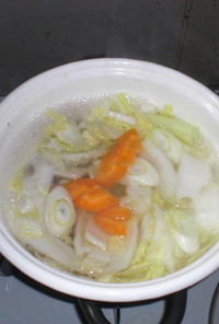 鱧と飛魚による出汁の白菜なべ