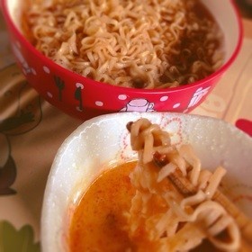 チキンラーメンアレンジ ピリ辛卵つけ麺!