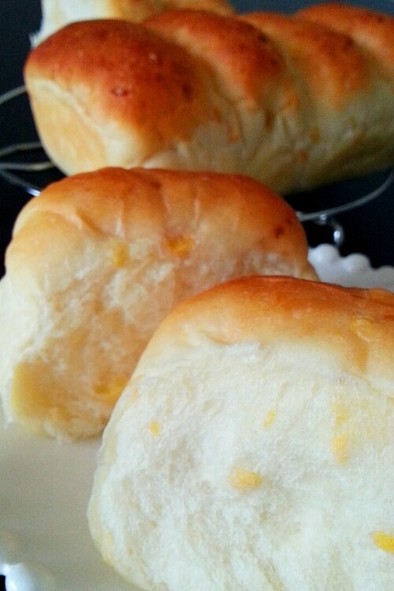 小さな山型パン☆チーズ＆コーンの写真