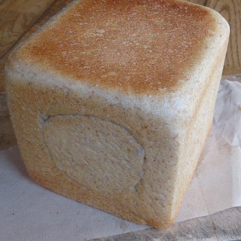 自家製リンゴ酵母の米粉食パン。