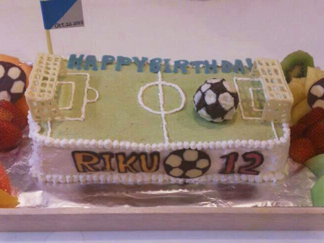 サッカーコートの誕生日ケーキ レシピ 作り方 By Manob クックパッド 簡単おいしいみんなのレシピが349万品