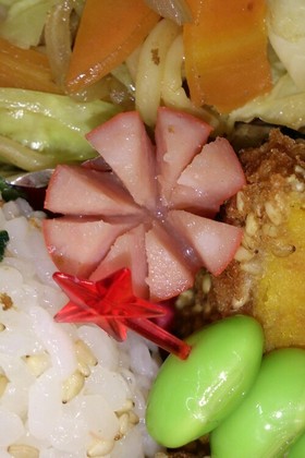 レンジで簡単♪8枚花びらウィンナー