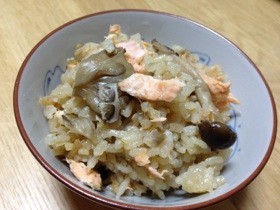 秋鮭ときのこの炊き込みご飯の画像