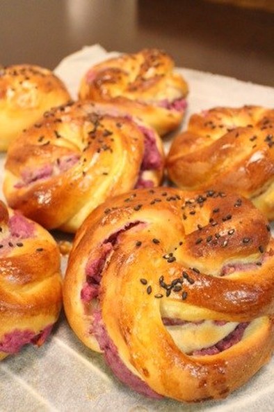紫芋パンの写真