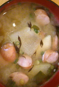 冬瓜とウインナー、海藻ひじきのお味噌汁