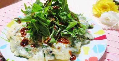 ニラのチヂミ～水菜のせサラダ風～の写真