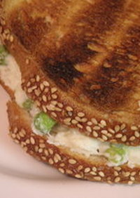 グリーンピー＆ポテトサラダのサンドイッチ