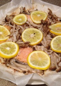 鮭とキノコのフライパン蒸し焼き