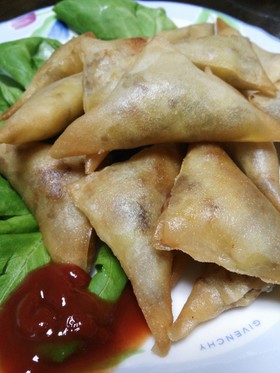 サモサ(カレー味じゃがいもの三角春巻き)