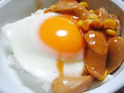 朝ごはんに☆ウインナー＆目玉焼き丼の画像