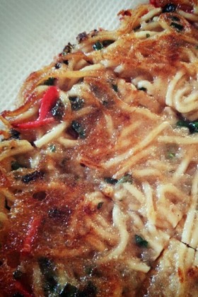 余ったラーメンをパリパリもんじゃ風
