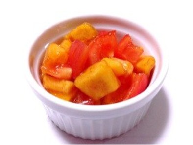 柿とトマトの塩レモンサラダの写真