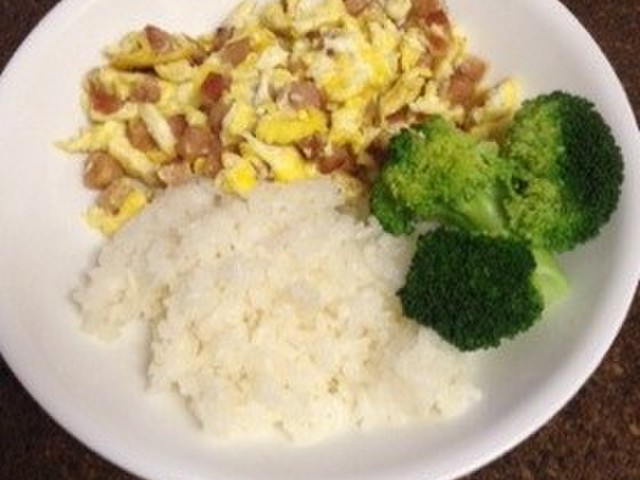 簡単朝食 スパム入りスクランブルエッグ レシピ 作り方 By Mizuka クックパッド 簡単朝食 スパム入りスクランブルエッグ レシピ 作り方 By Mizuka クックパッド