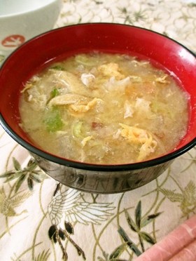 鰹節入り♡娘の好きな白菜と卵の味噌汁