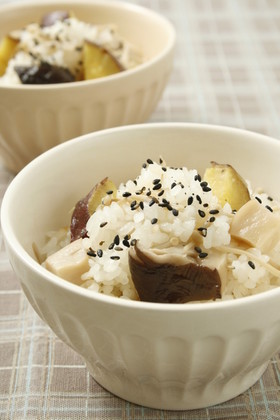 白だしできのことさつまいもの炊き込みご飯