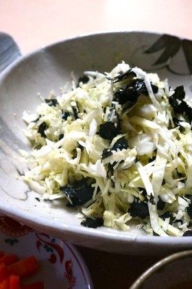 千切りキャベツと焼海苔のサラダ