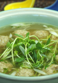 金ごま団子の豆苗スープ