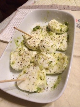 モッツァレラチーズのバジルソース和え