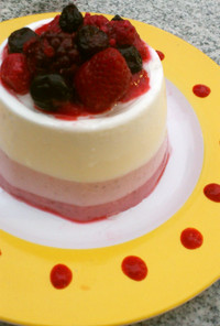 簡単＆時短☆ベリーの3色ババロア風ケーキ
