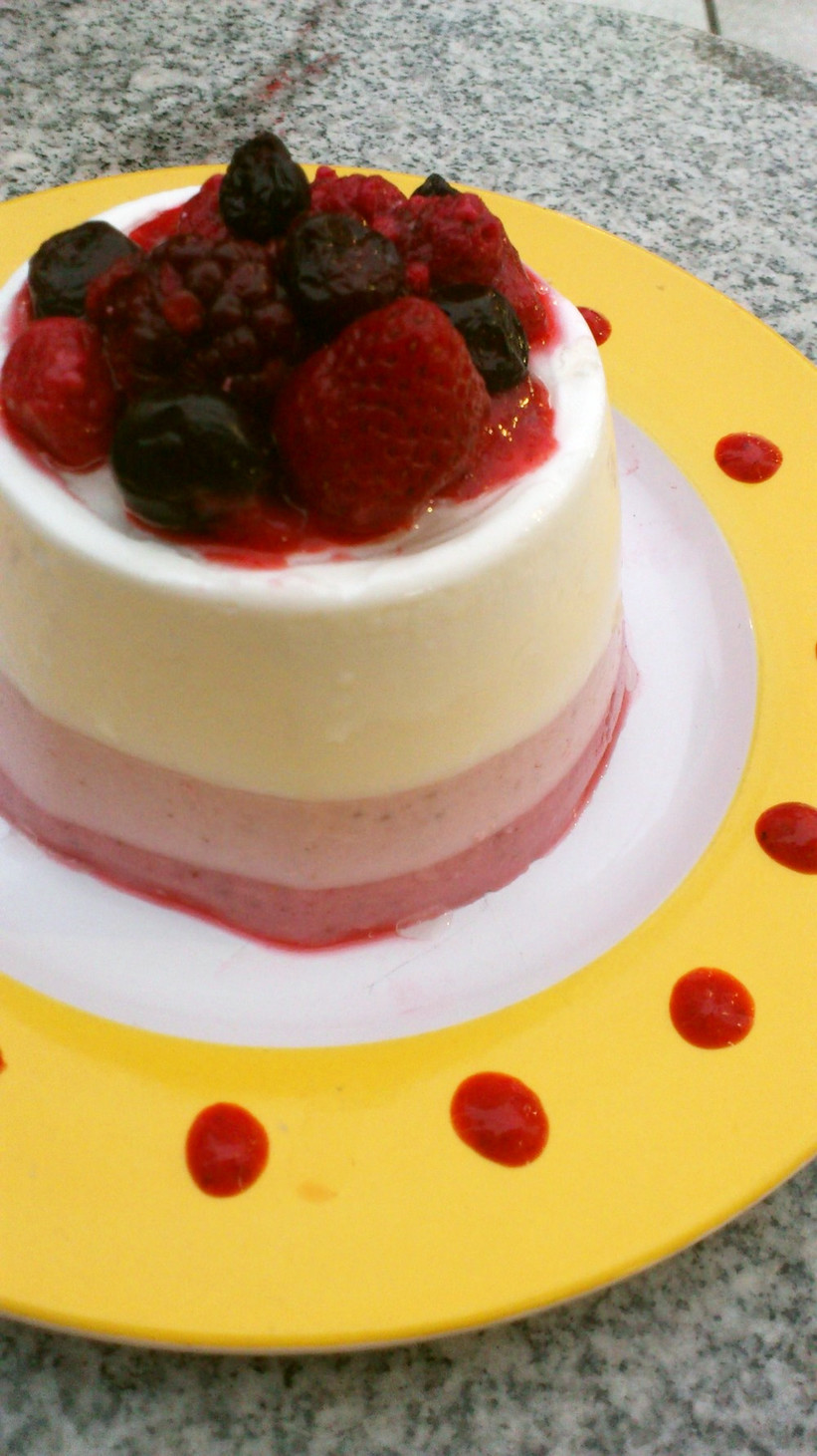 簡単＆時短☆ベリーの3色ババロア風ケーキの画像