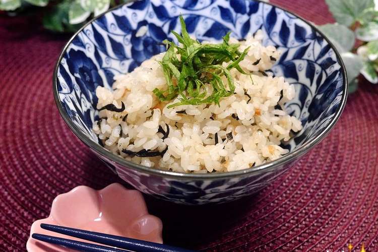 お茶漬けの粉de 梅 ひじき炊込みご飯 レシピ 作り方 By まゆディッシュ クックパッド