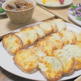 ブルーチーズ香るこんがりはちみつパン。