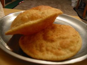 プーリー：インドの揚げパンの画像