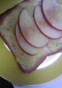 おさつとリンゴときなこのトースト