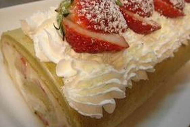 苺の季節 苺のカスタードロールケーキ レシピ 作り方 By Acomoca クックパッド 簡単おいしいみんなのレシピが353万品