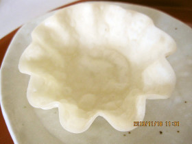 簡単! 30秒で♪餃子の皮カップ