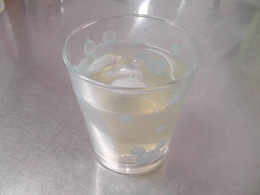 緑茶入りレモン水の画像