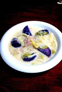 白菜と春雨のクリームスープ紫いもを添えて