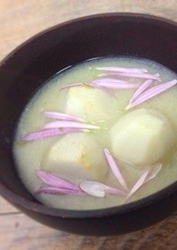 秋香る 里芋のお味噌汁〜菊花をちらして〜