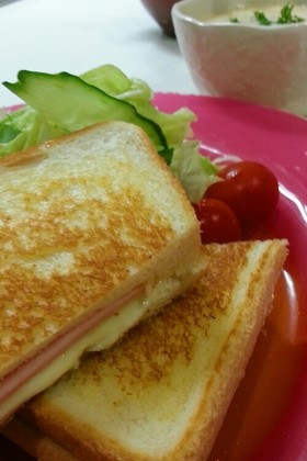 フライパンで簡単!ホットサンド。