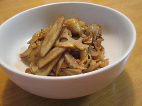 とり皮とごぼうとれんこん炒め