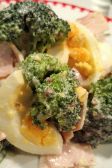 ブロッコリーと茹で卵の粒マスマヨサラダ♪の写真