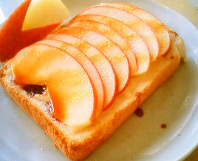 りんごとチーズのハニートースト♡の写真