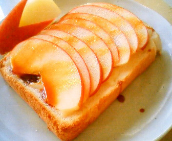 りんごとチーズのハニートースト♡の画像