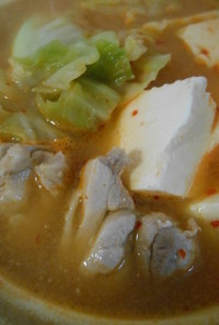 鶏肉とキャベツと豆腐の３点味噌鍋