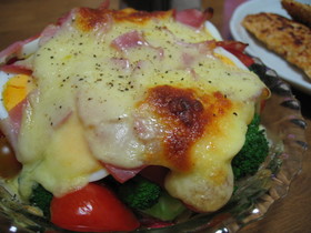 トマトとブロッコリーのチーズ焼き☆