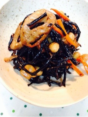 ひじきの煮物(ちくわ入り)簡単です♡