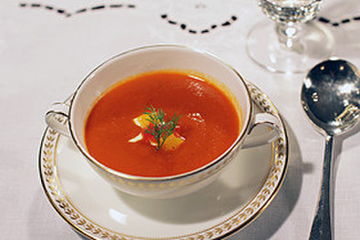 トマトとパプリカのスープの写真