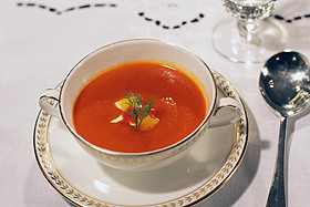 トマトとパプリカのスープの画像