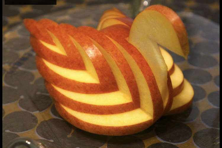 誰でも出来る 飾り切り 林檎のスワン レシピ 作り方 By こじまぽん助 クックパッド 簡単おいしいみんなのレシピが354万品