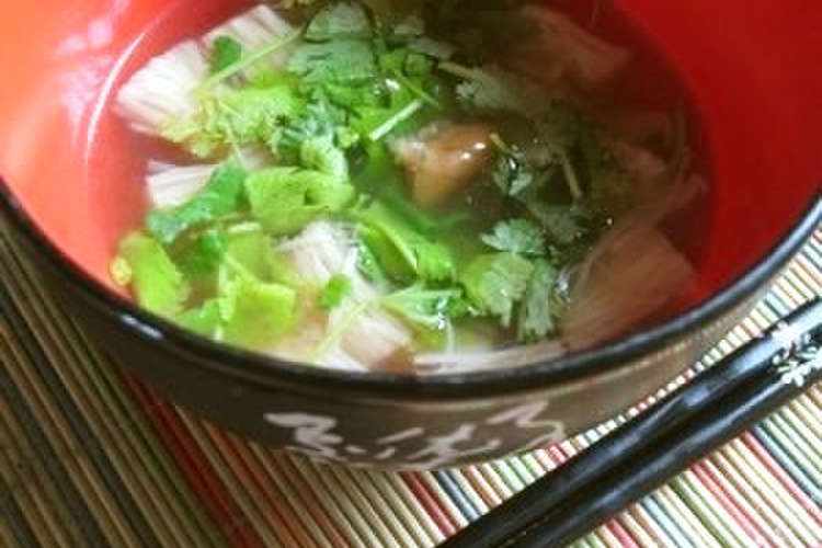 梅とコリアンダーのおすましスープ レシピ 作り方 By ルロワ モワ クックパッド 簡単おいしいみんなのレシピが357万品