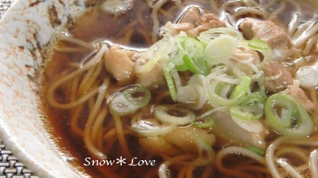 寒い日はあったかおつゆで 鶏肉のかけ蕎麦 レシピ 作り方 By Snow Love クックパッド
