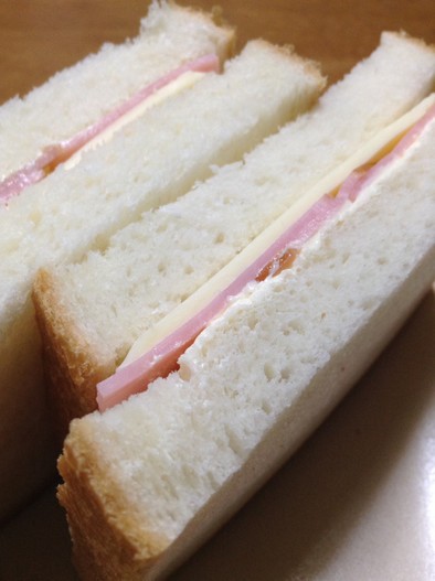 パパのハムチーズサンドイッチ【弁当】の写真